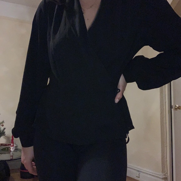 Lush flowy wrap tie blouse - Picture 2 of 3
